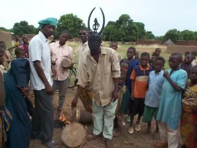 Shɛhɛntono de Kai à lʼoccasion du wɔsitoho de Kai en 2005